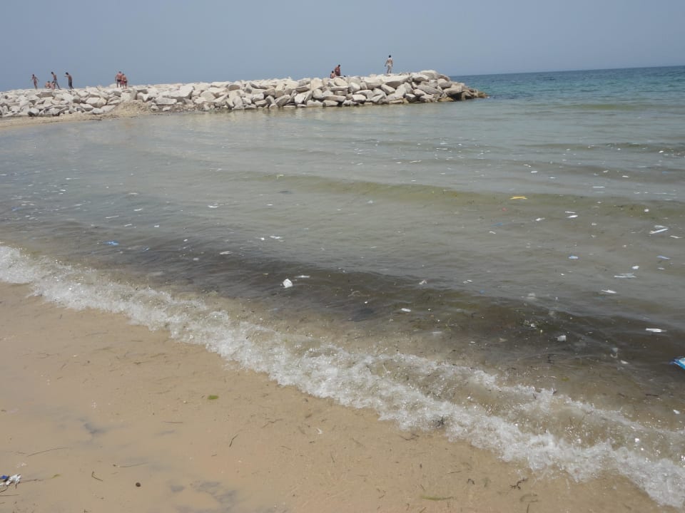 Müll im Meer Marhaba Royal Salem