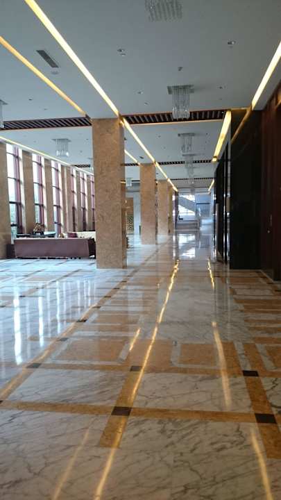 Einer der zahlreichen Flure Hilton Tianjin Eco-City