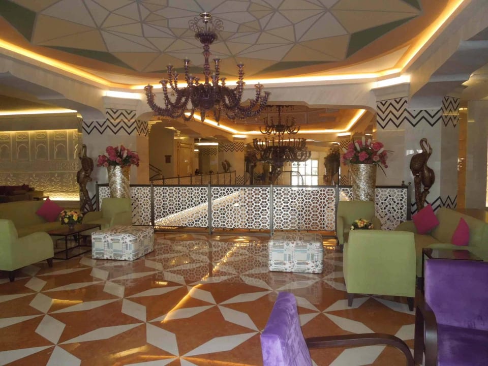 Lobby Royal Taj Mahal Hotel