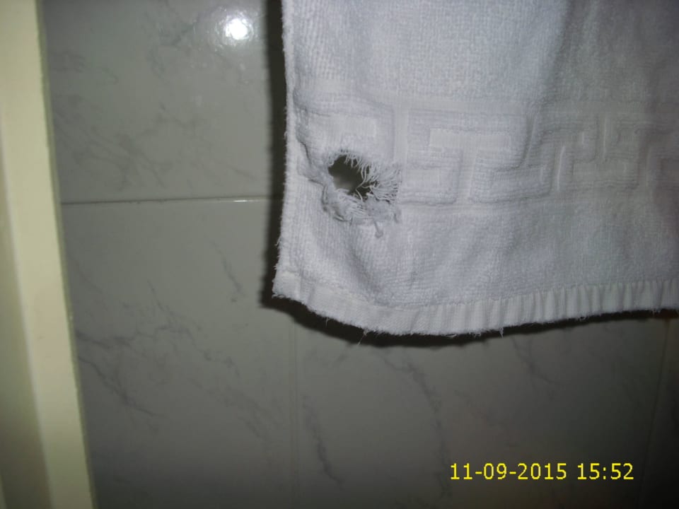 Neues Handtuch und wieder ein Loch Hotel & Apartments Liapades Beach