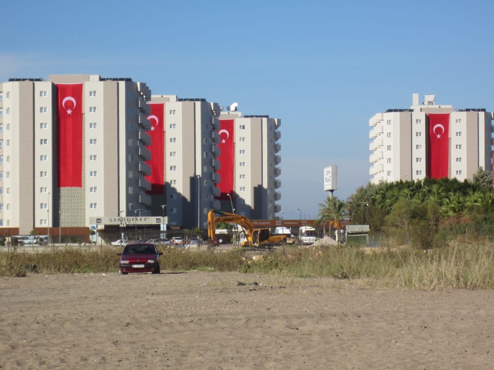 Blick vom Strand auf´s Hotel Grand Park Lara Hotel