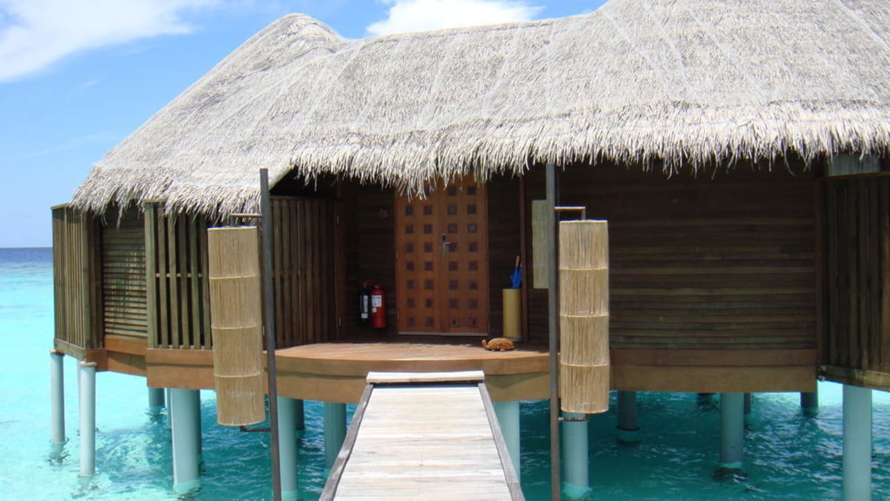 Eingang zur Wasservilla Constance Halaveli Maldives