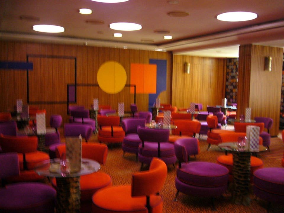 Sitzfläche in der Bar Seaside Hotel Palm Beach