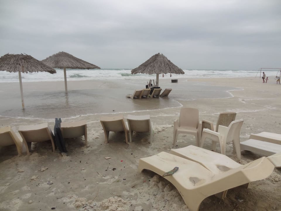 Während einer Sturmflut Umm Al Quwain Beach Hotel