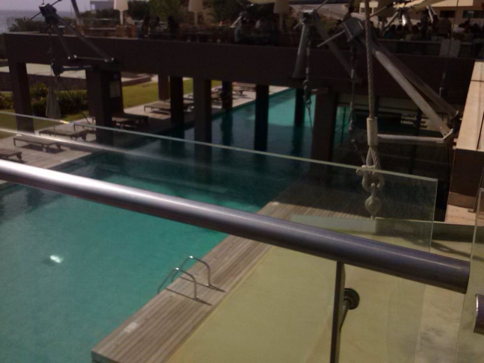 Blick auf den Relaxpool und zum Restaurant Atlantica Mikri Poli Crete