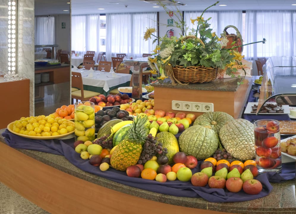 Buffet en el restaurant GHT Oasis Park & Spa