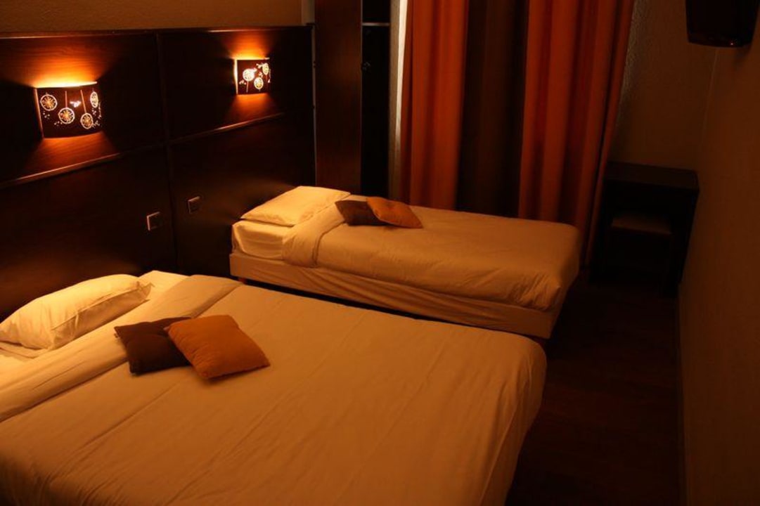 Chambre Triple Hotel Des Ambassadeurs