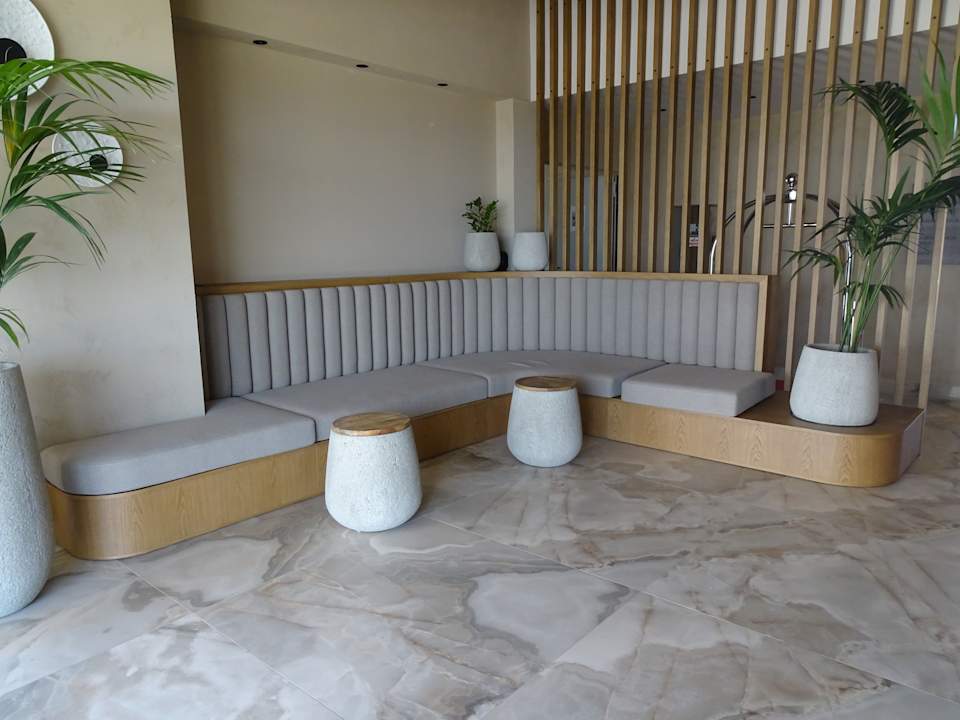 Lobby Portes Theros