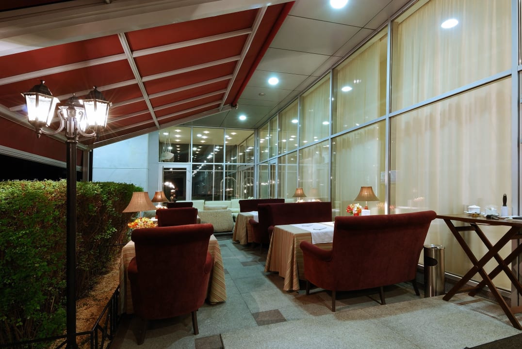 Терраса ресторана Hotel Kharkov