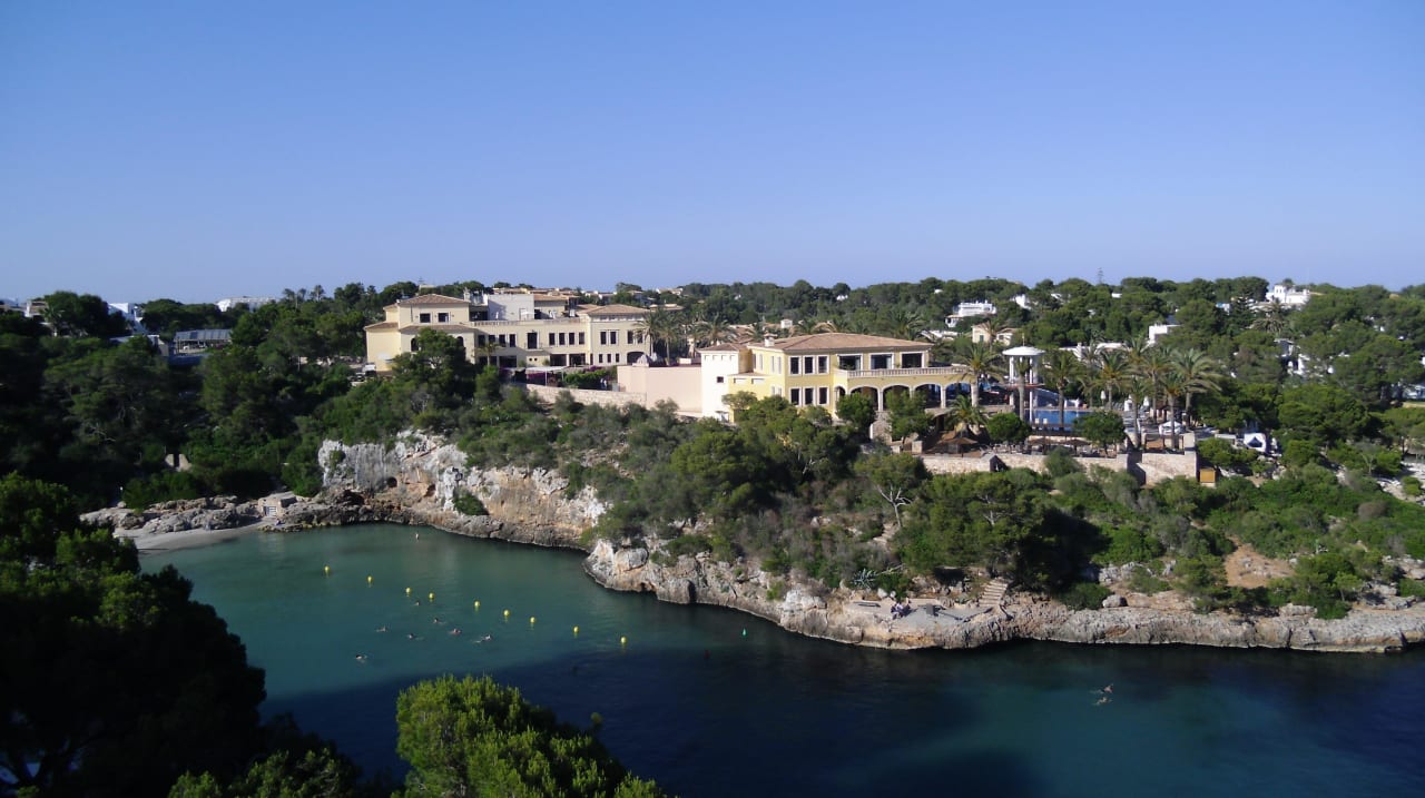 Blick vom Zimmer aufs leider zu teure Wunschhotel. Cabot Cala Ferrera