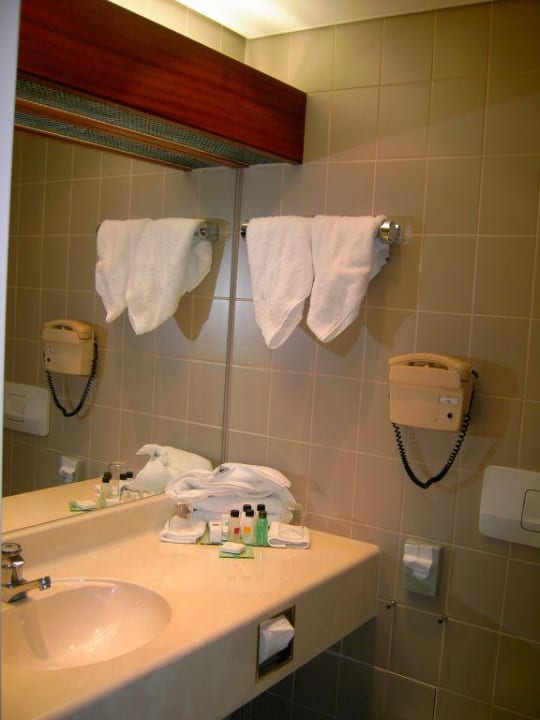 Bad im Deluxe-Zimmer Lindner Hotel Cologne City Plaza, part of JdV by Hyatt