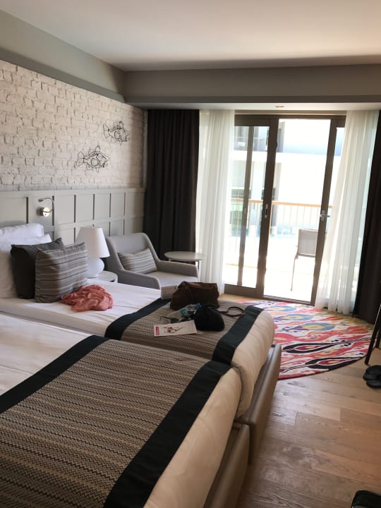 Zimmer Acanthus Cennet Barut Collection