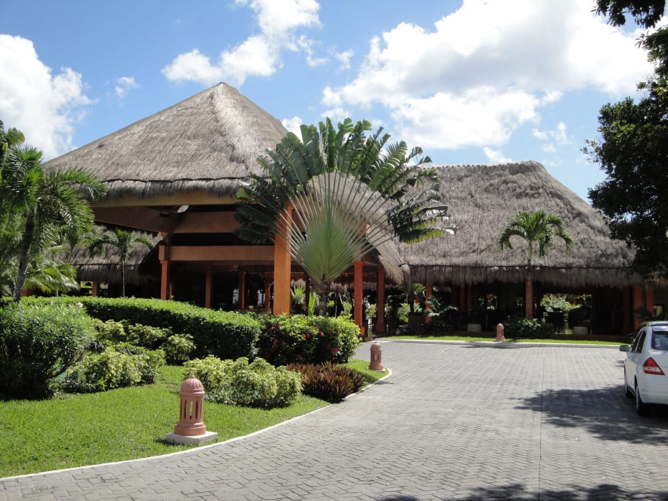 Haupthaus mit Rezeption Iberostar Waves Quetzal