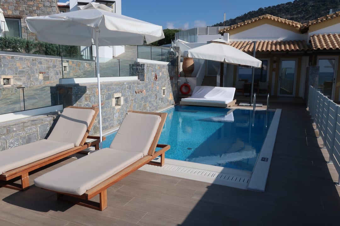 Zimmer Alexander Beach Hotel & Village Resort