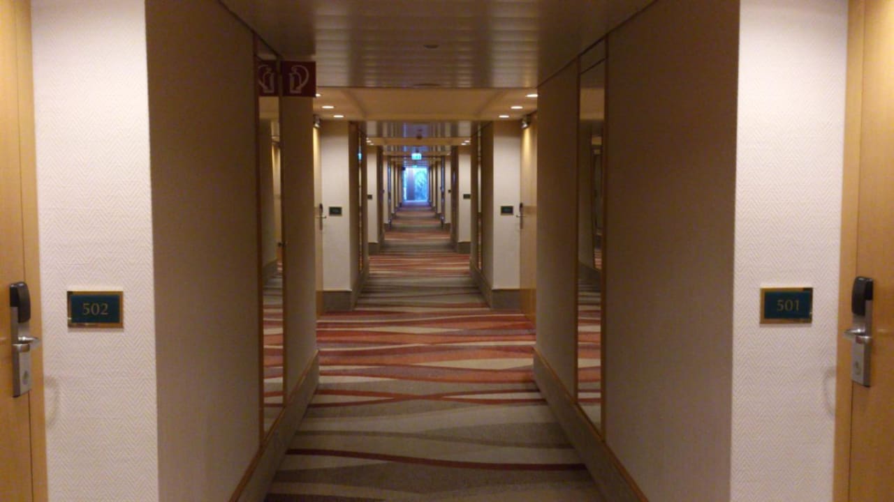 Langer Gang zu den Zimmern Hotel Courtyard by Marriott Linz