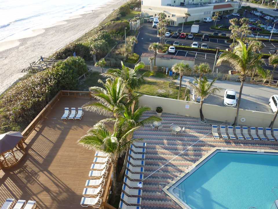 Pool Radisson Suite Hotel Oceanfront