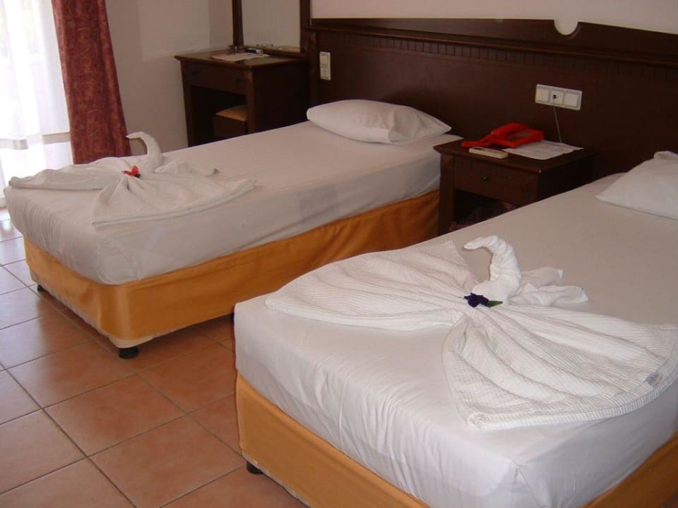 Liebevoll gemachte Betten Club Turtas Beach Hotel