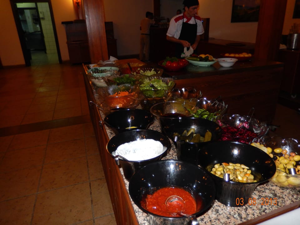 Salatbar - zu wenig auswahl Hotel Yücelen