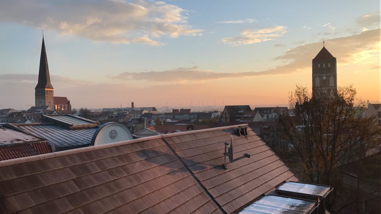 Blick vom Hotelzimmer aus über Rostock The Green Rostock Apartment Hotel
