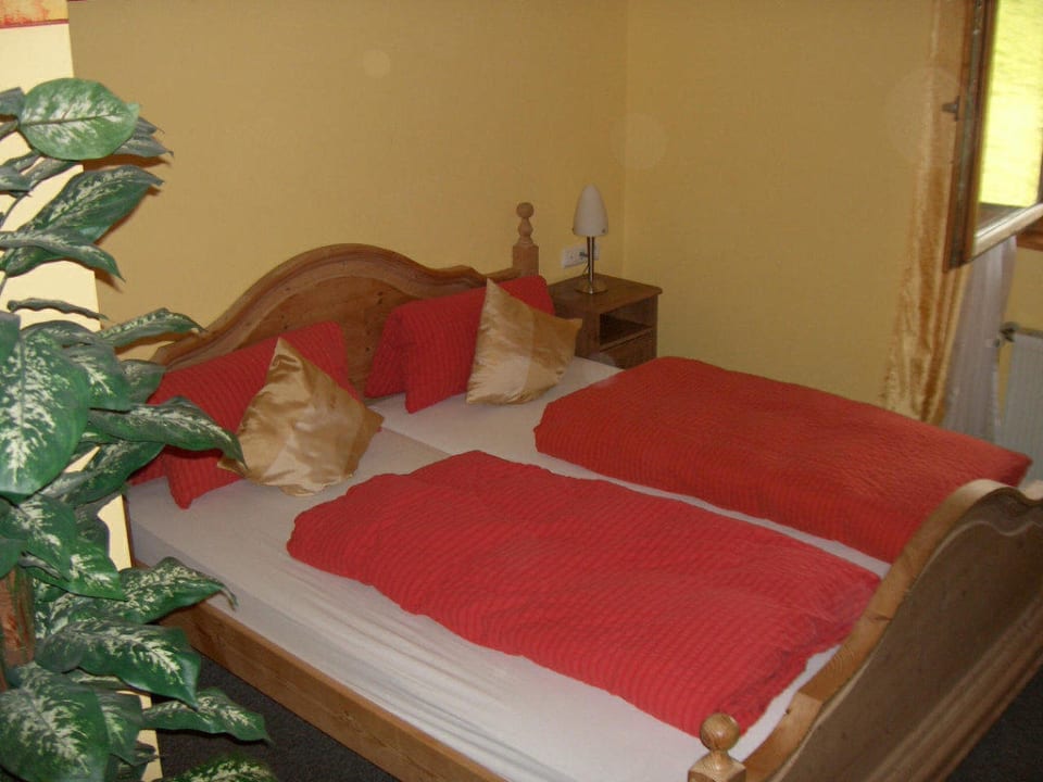 Doppelzimmer im landestypischen Stil Pension Carina