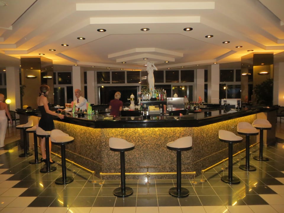 Bar im Haupthaus Anissa Beach & Village