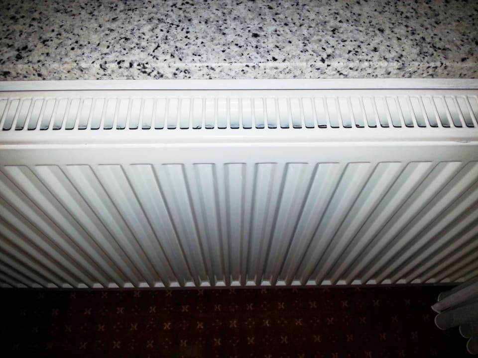 Heizung am Fenster zu geringe Wärme Best Western Plus Palatin Kongresshotel