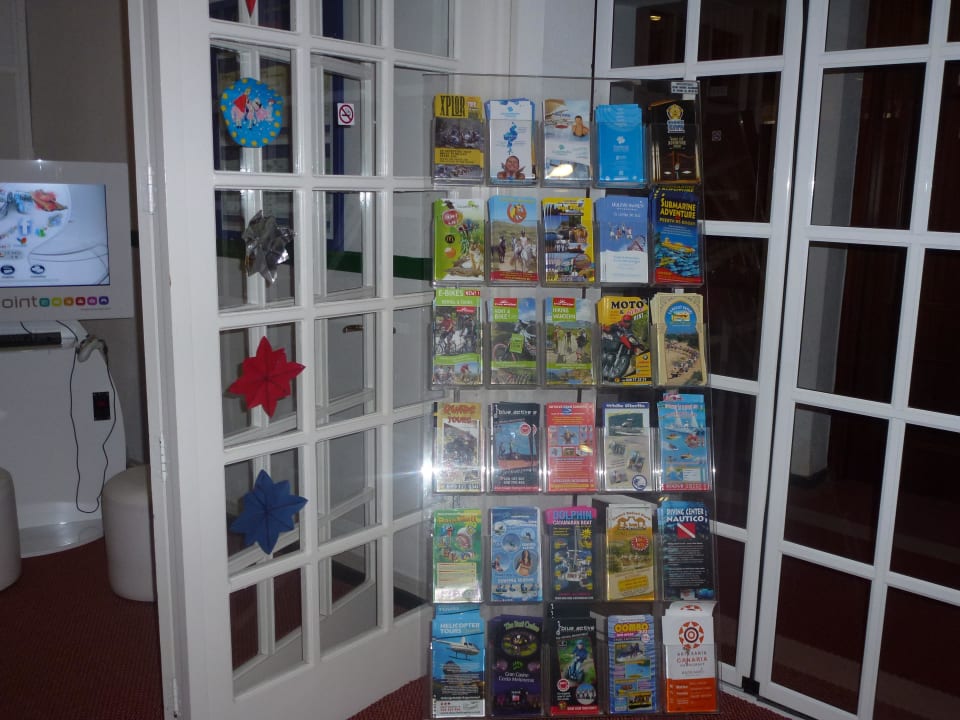 Flyer-Ständer Etage 1 allsun Hotel Lucana