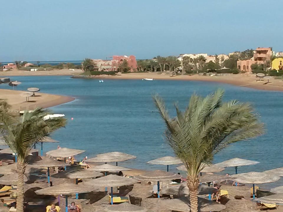 Blick vom Zimmer auf die Lagune Three Corners Rihana Resort Deluxe