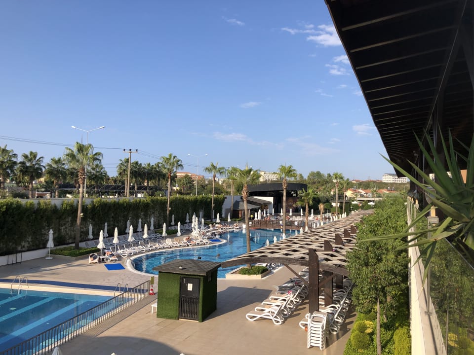 Pool Mary Hotel Side