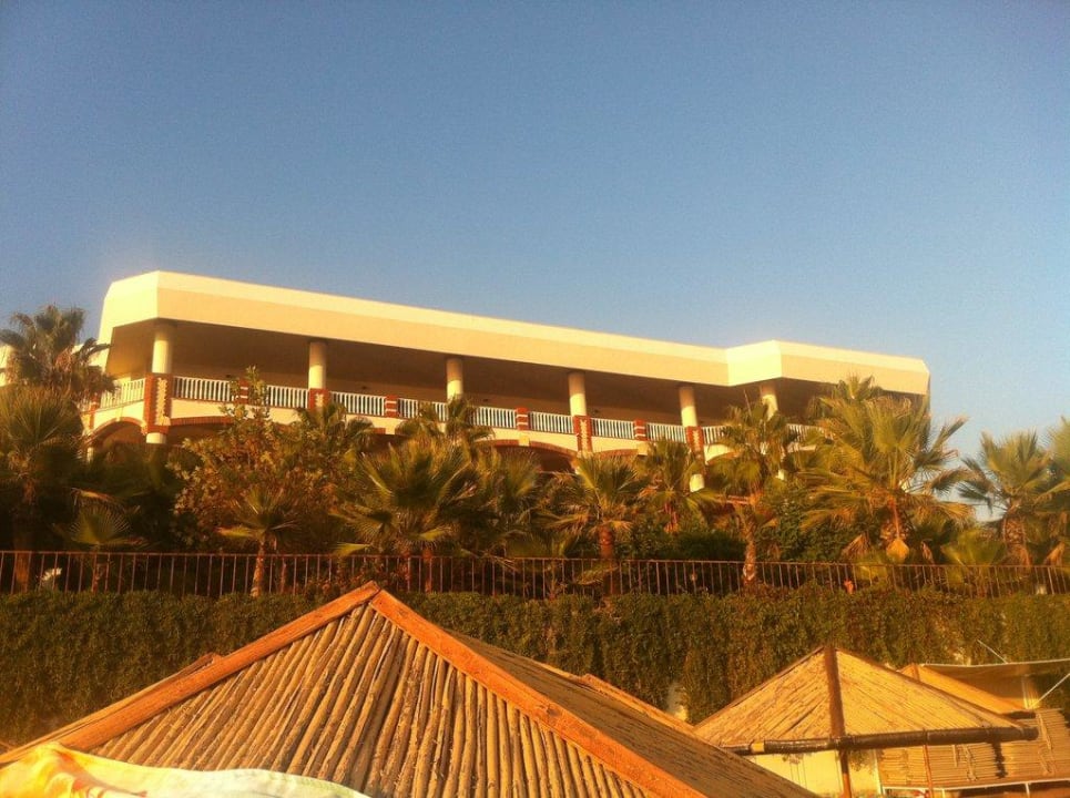 Hotelansicht vom Strand aus Hotel Defne Dream