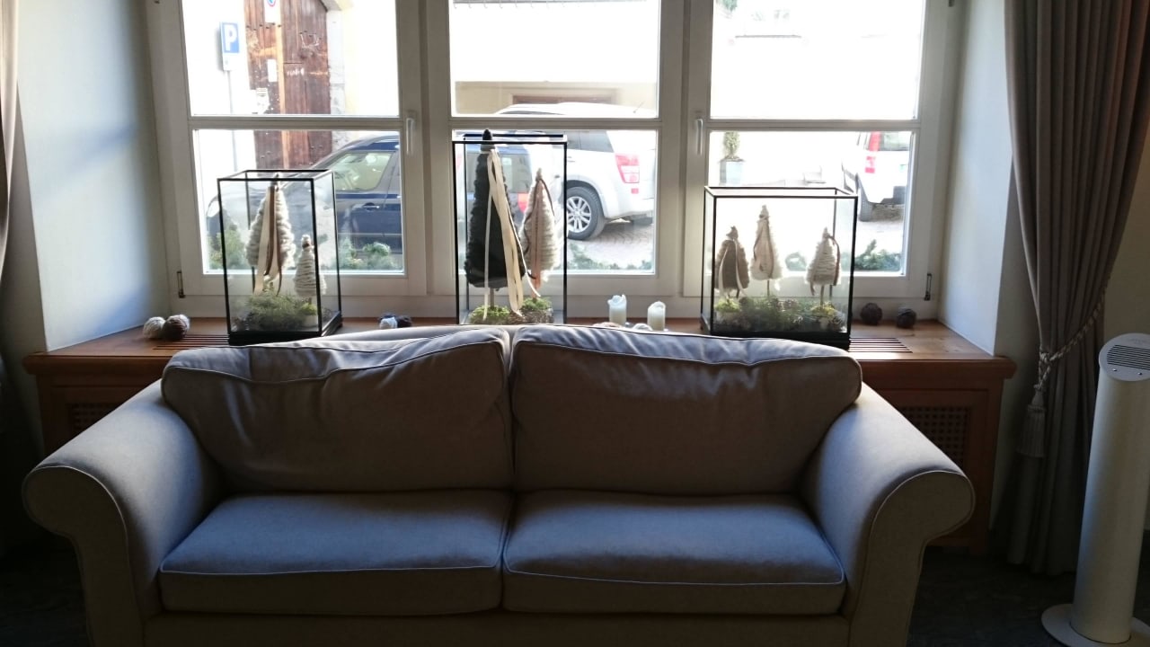 Dekorierter Eingangsbereich Hotel Weisses Kreuz