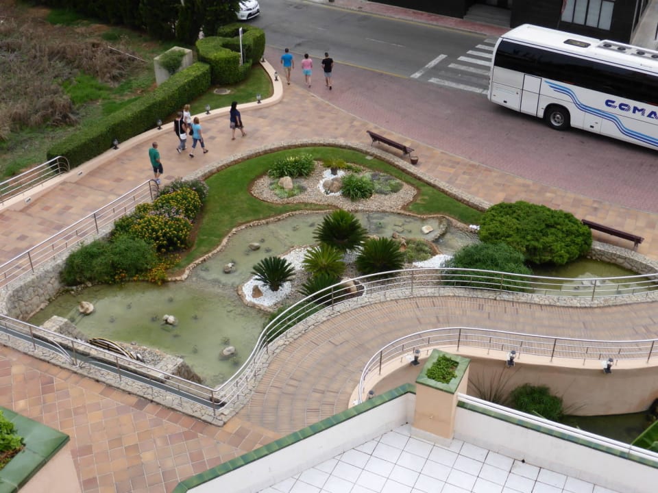 Hoteleingang, gesehen von unserm Balkon Hotel Mariant Park