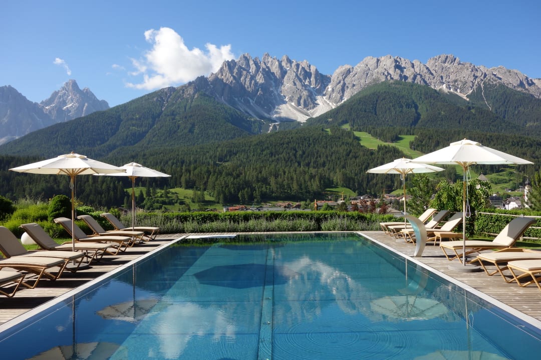 Außenpool mit Blick auf den Haunold Naturhotel Leitlhof