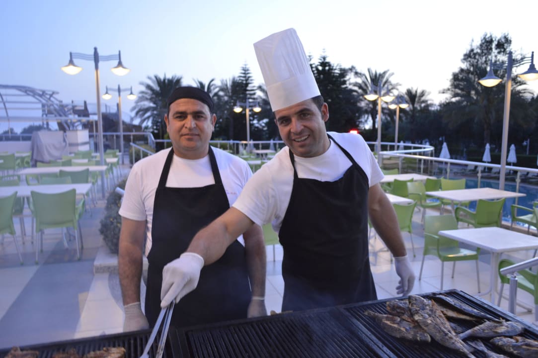 Das Küchenpersonal am Grill Side Sun Hotel