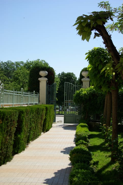 Gepflegt, der Ausgang zum Supermarkt und zum Strand Romance Splendid and SPA Hotel