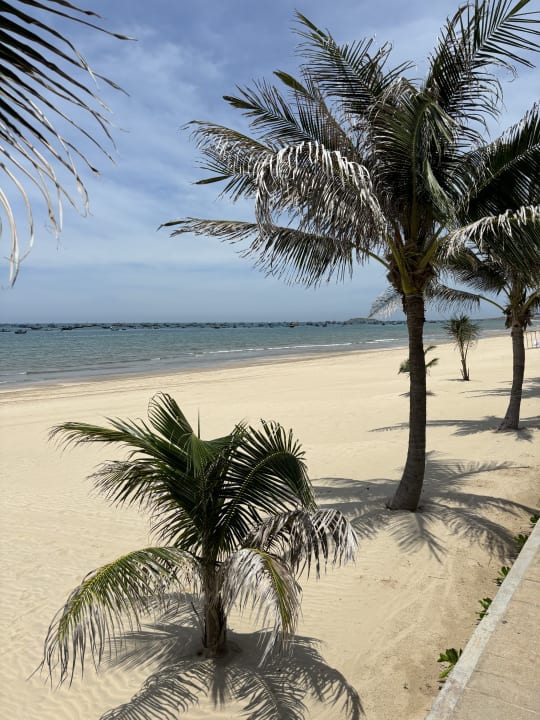 Strand Pandanus Resort