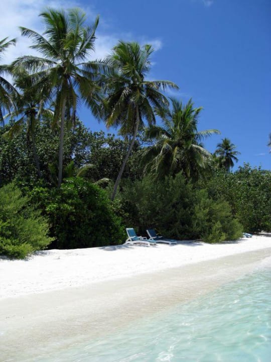 Strand vor den 200tern Meeru Maldives Resort Island