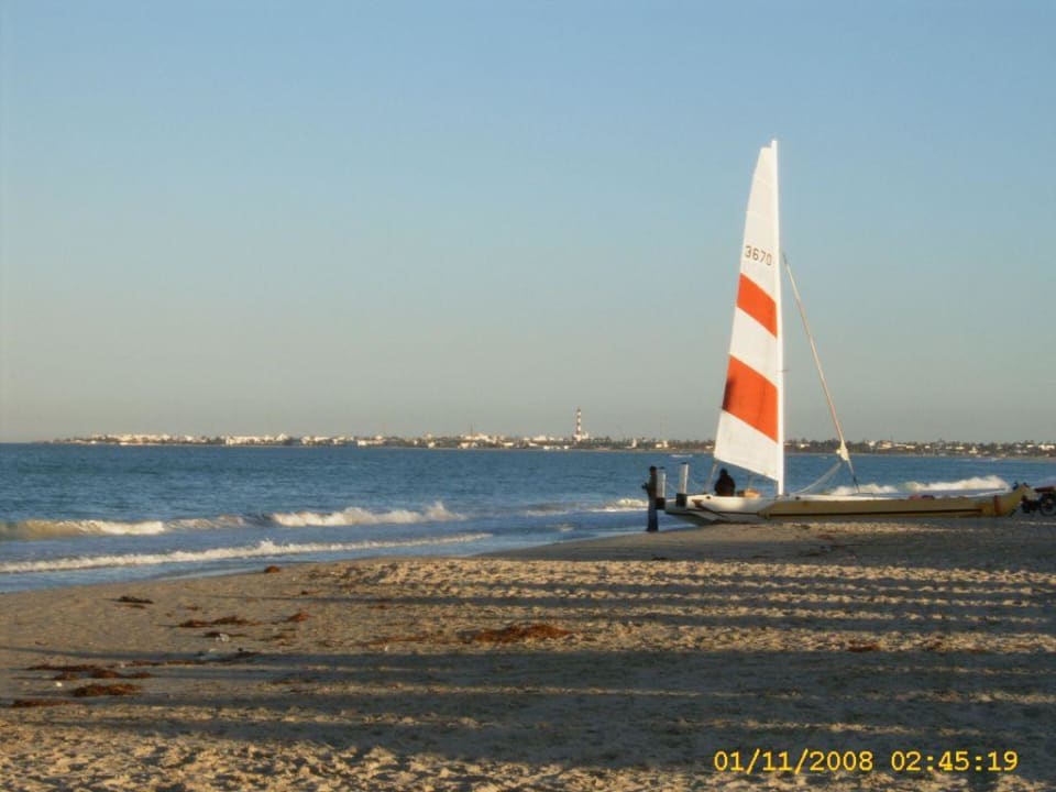 Blick vom Hotelstrand zum Leuchtturm Hotel Djerba Resort