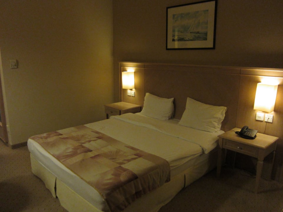 Renovierte Zimmer in den oberen Etagen  Salamis Bay Conti Resort Hotel & Casino