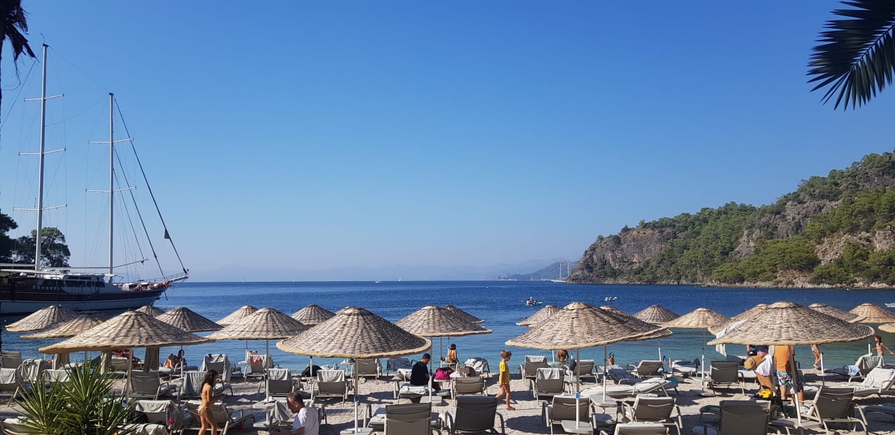 Strand Hillside Beach Club