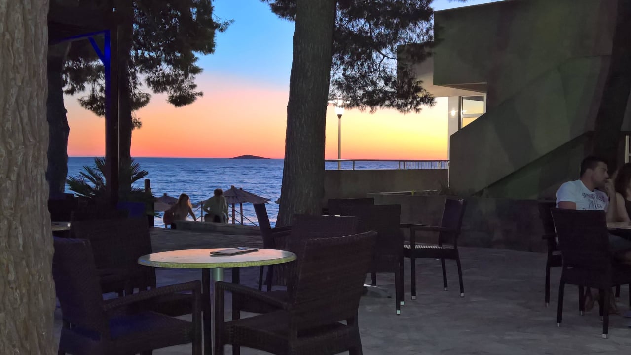 Sonneuntergang "Beach Bar" Hotel Zora