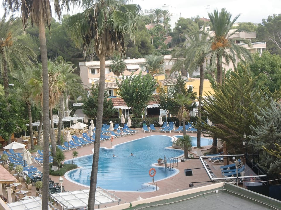 Blick von der 3.Etage auf den Pool Valentin Reina Paguera