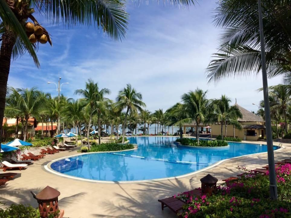 Der schöne Swimmingpool Pandanus Resort