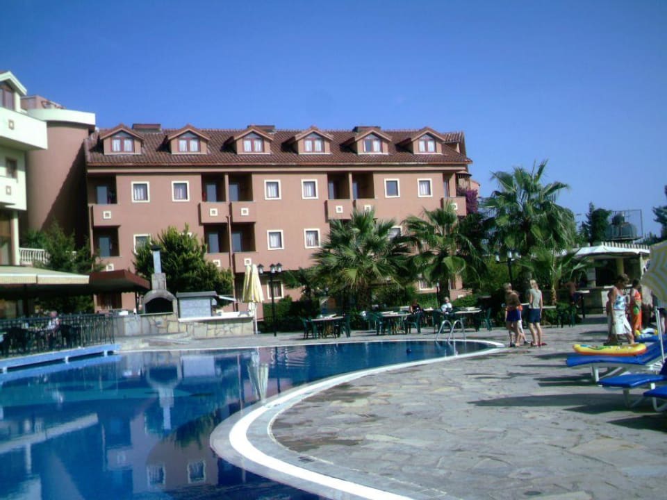 Hotel Monachus - Blick auf die Poolbar Side Breeze Hotel