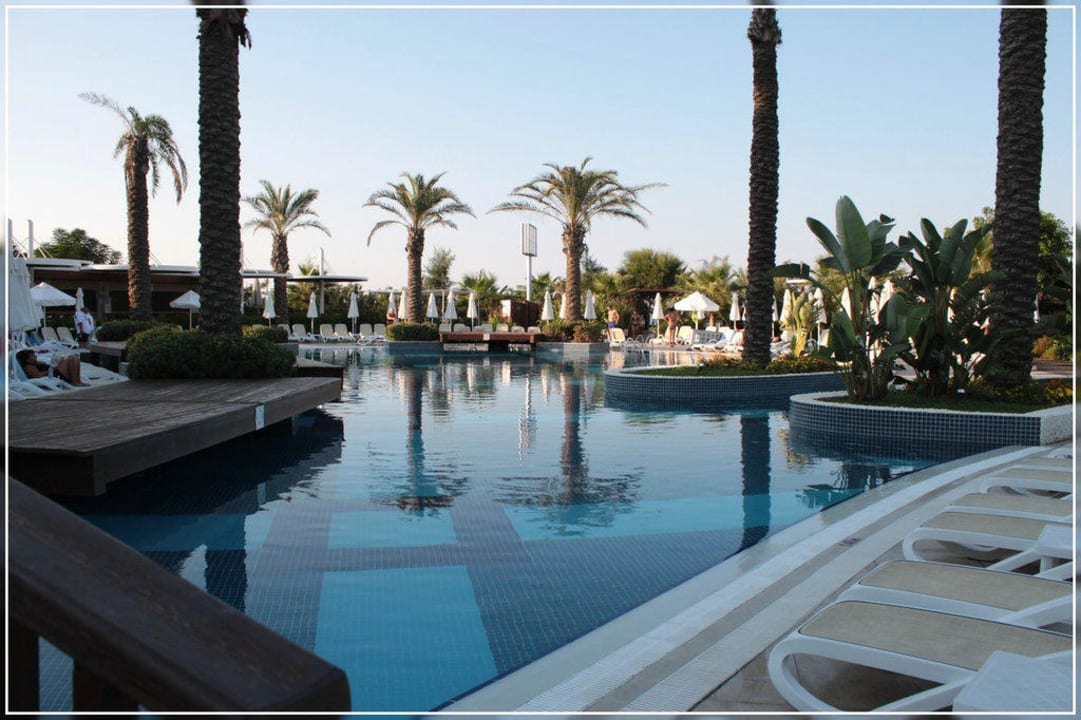 Teil der Poolanlage Sunis Evren Beach Resort Hotel & Spa