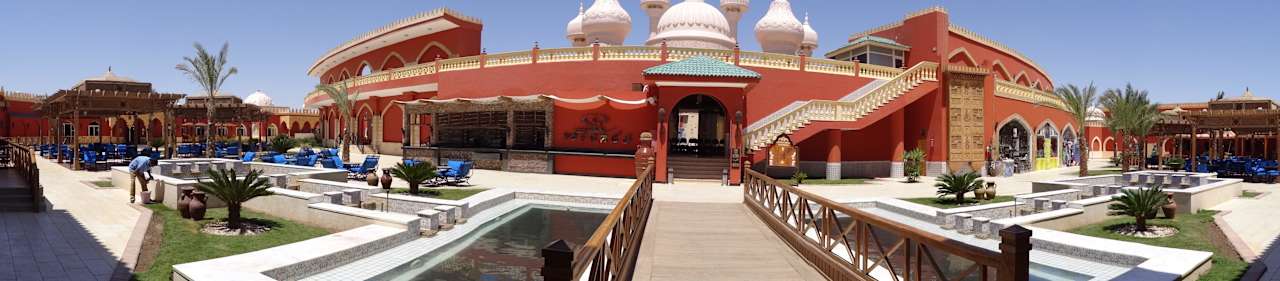 Innenhof zu den Restaurants Pickalbatros Alf Leila Wa Leila Resort - Neverland Hurghada