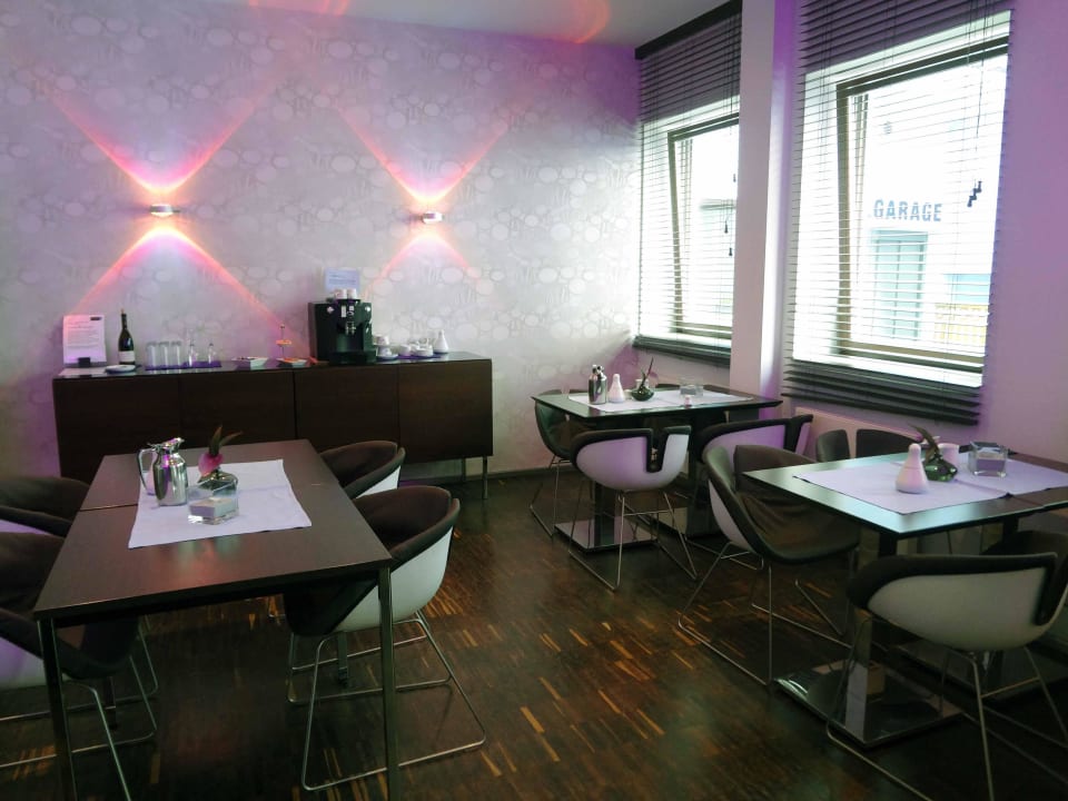 Kleiner Frühstücksraum Schiller 5 Hotel