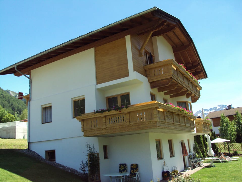 Sommeransicht  Haus Fuetsch