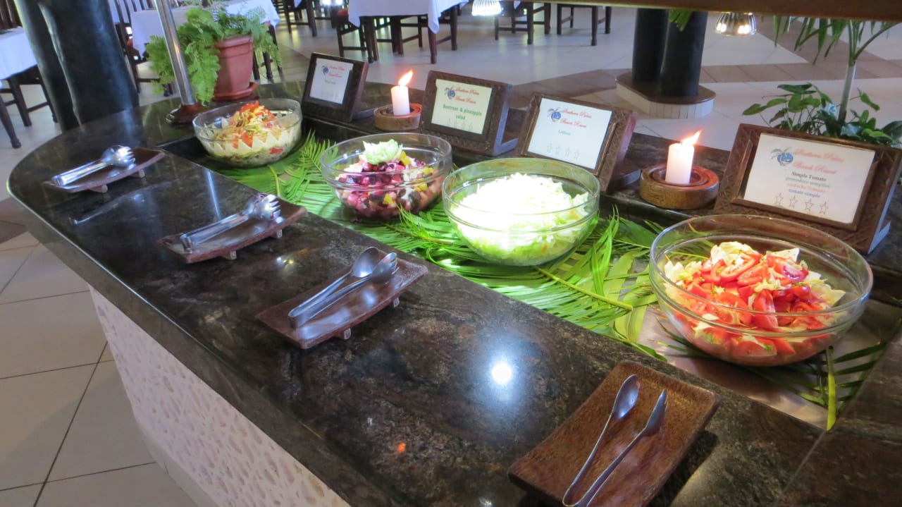 Teile des Buffet`s Hotel Southern Palms Beach Resort