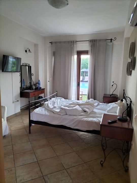 Zimmer Almyros Villas Resort